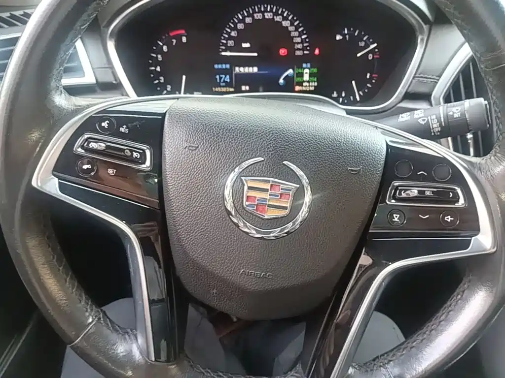 Cadillac SRX — миниатюра 11