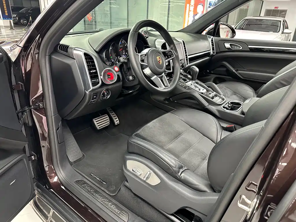 Porsche Cayenne — миниатюра 18