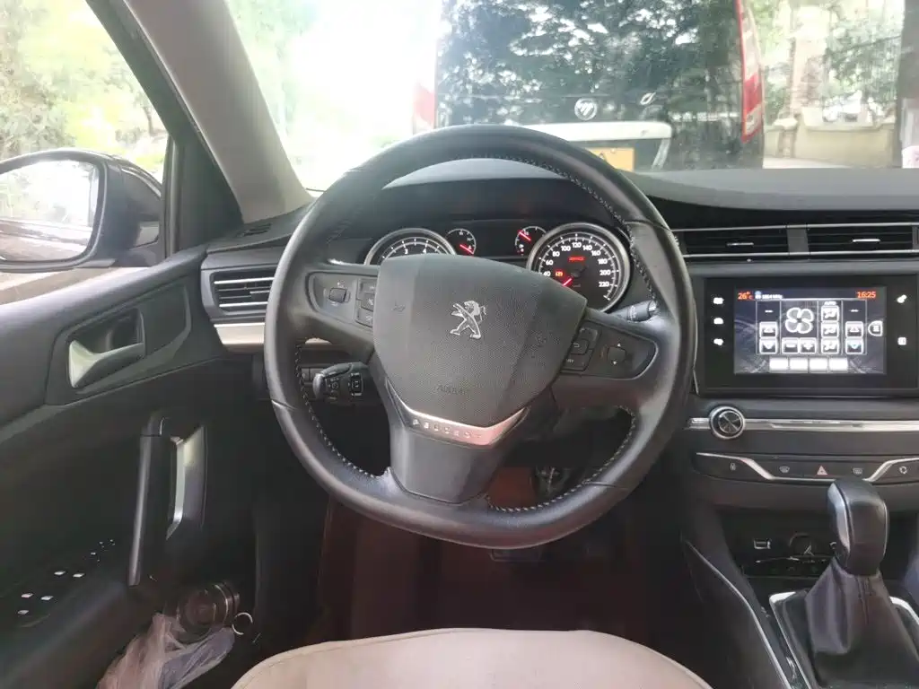 Peugeot 408 — миниатюра 6