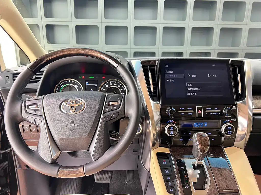 Toyota Vellfire — миниатюра 27
