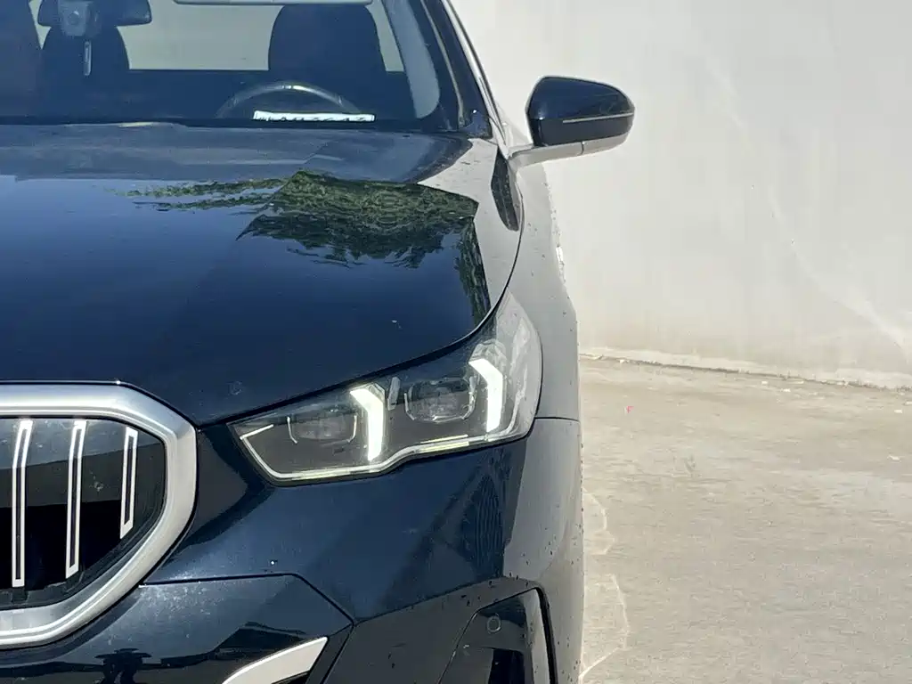 BMW 5 Series — миниатюра 6