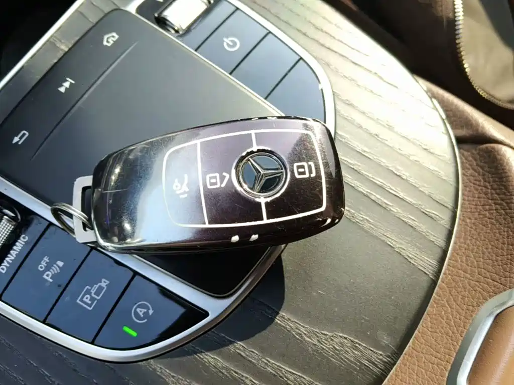 Mercedes-Benz E-Class — миниатюра 9