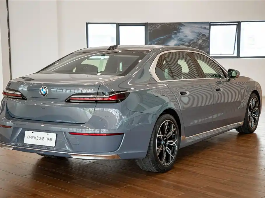 BMW 7 Series — миниатюра 6