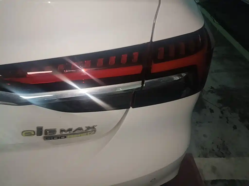 Roewe i6 MAX New Energy — миниатюра 8