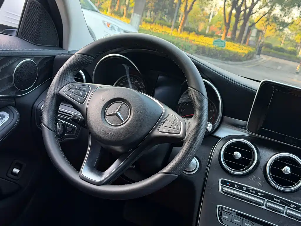 Mercedes-Benz C-Class — миниатюра 11