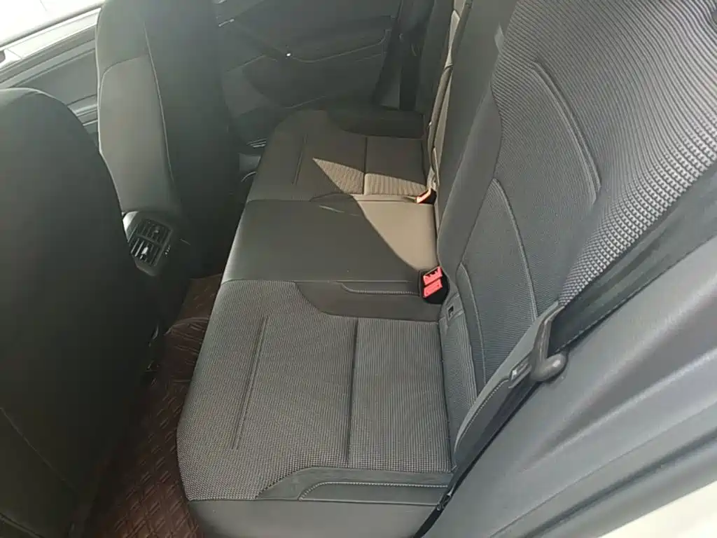 Volkswagen Golf — миниатюра 13