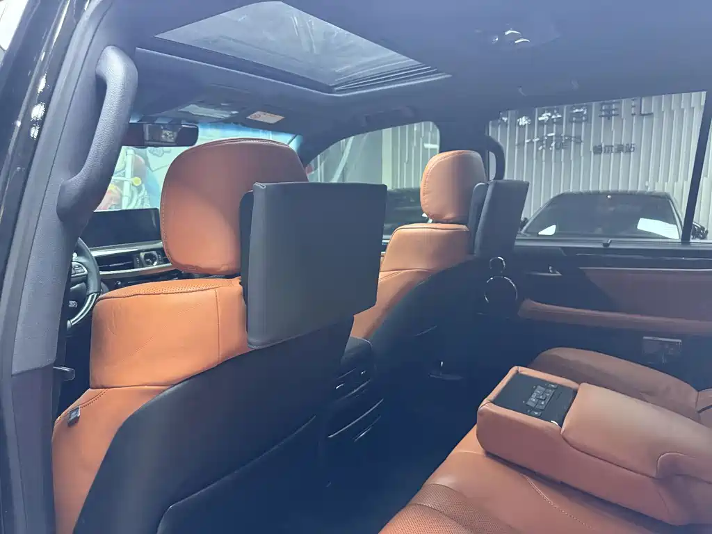 Lexus LX — миниатюра 23