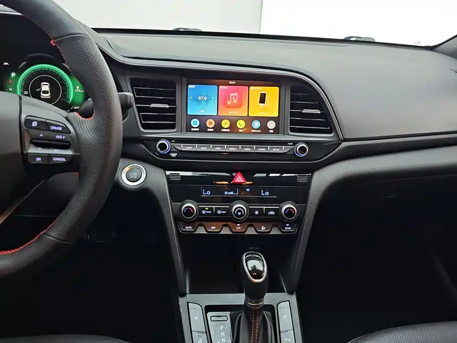 Hyundai Elantra — миниатюра 13