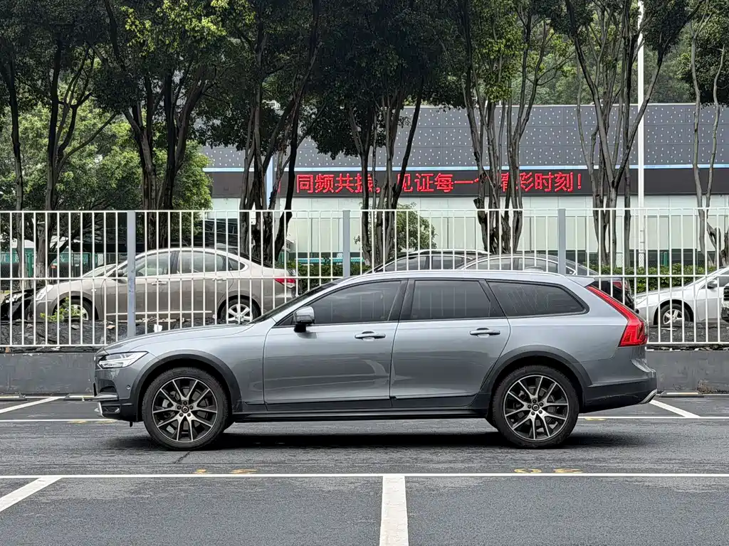 Volvo V90 2020 Cross Country T5 AWD