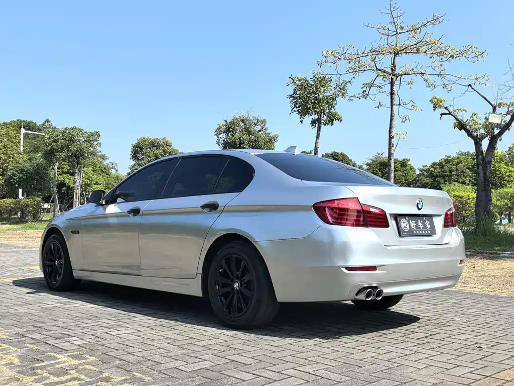 BMW 5 Series — миниатюра 7