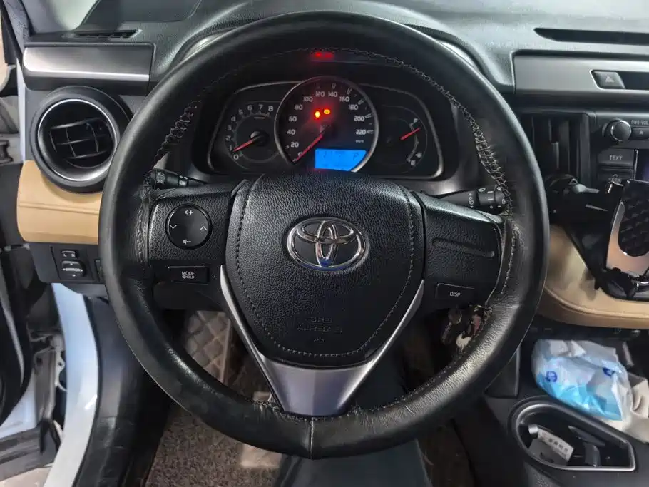 Toyota RAV4 — миниатюра 15