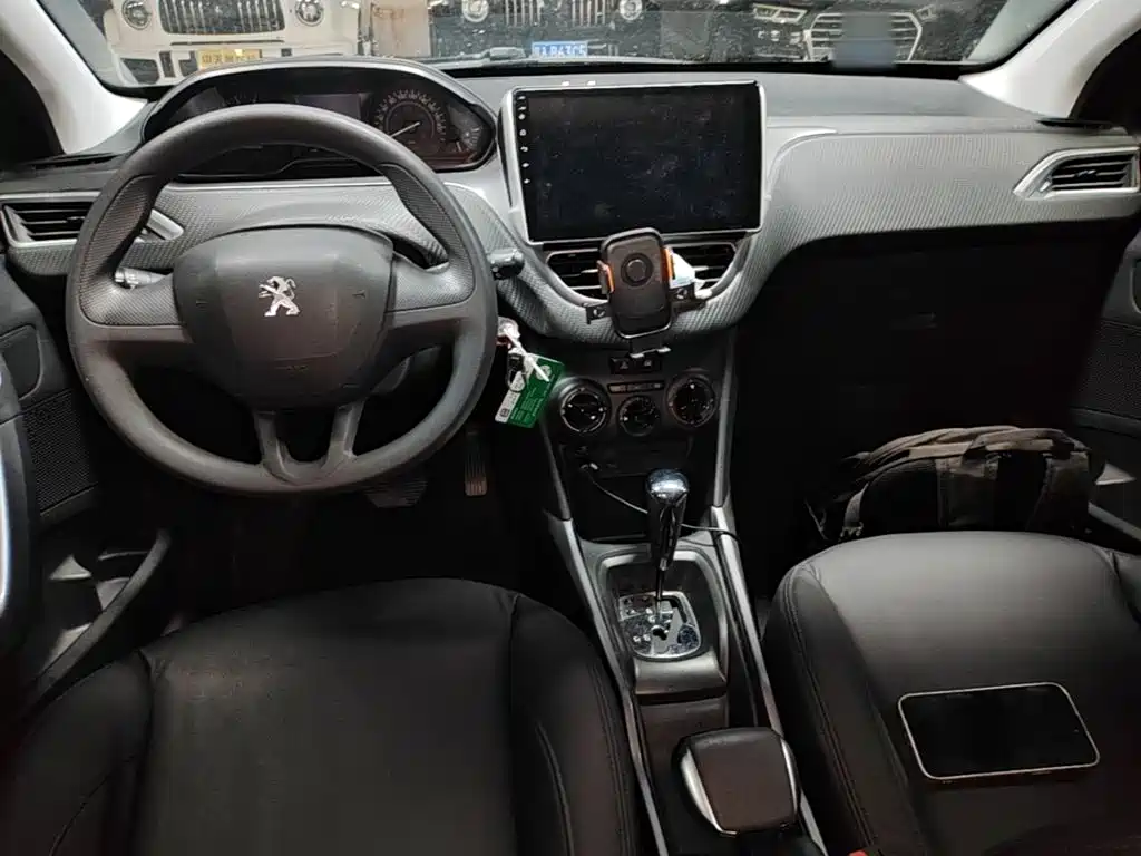 Peugeot 2008 — миниатюра 10