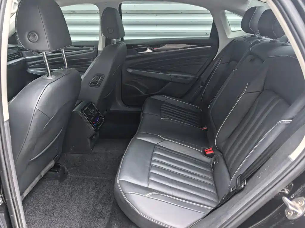 Volkswagen Passat — миниатюра 10