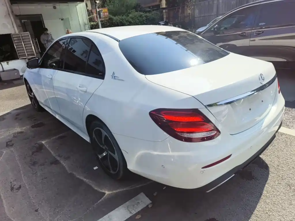 Mercedes-Benz E-Class — миниатюра 5