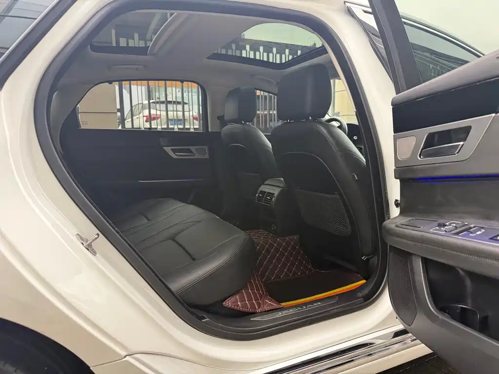 Jaguar XFL — миниатюра 12