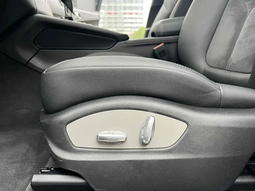 Porsche Macan — миниатюра 13