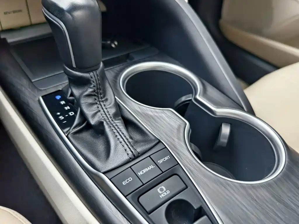 Toyota Camry — миниатюра 16