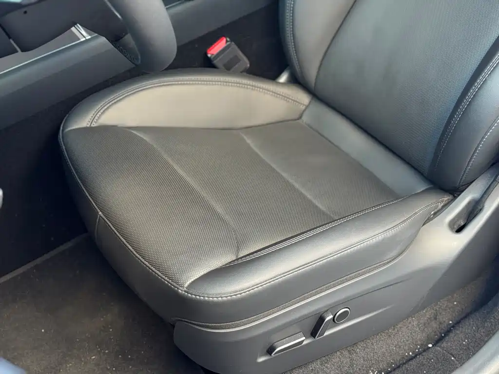 Tesla Model Y — миниатюра 11