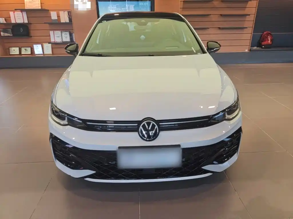 Volkswagen Golf 2025 300TSI R-Line