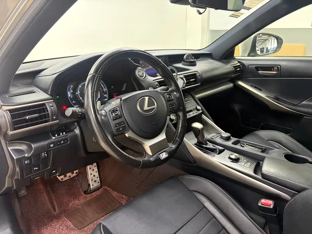Lexus IS — миниатюра 4