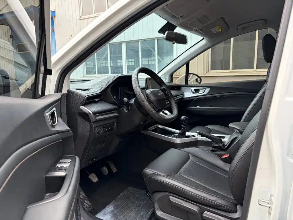 Wuling Jiachen — миниатюра 5