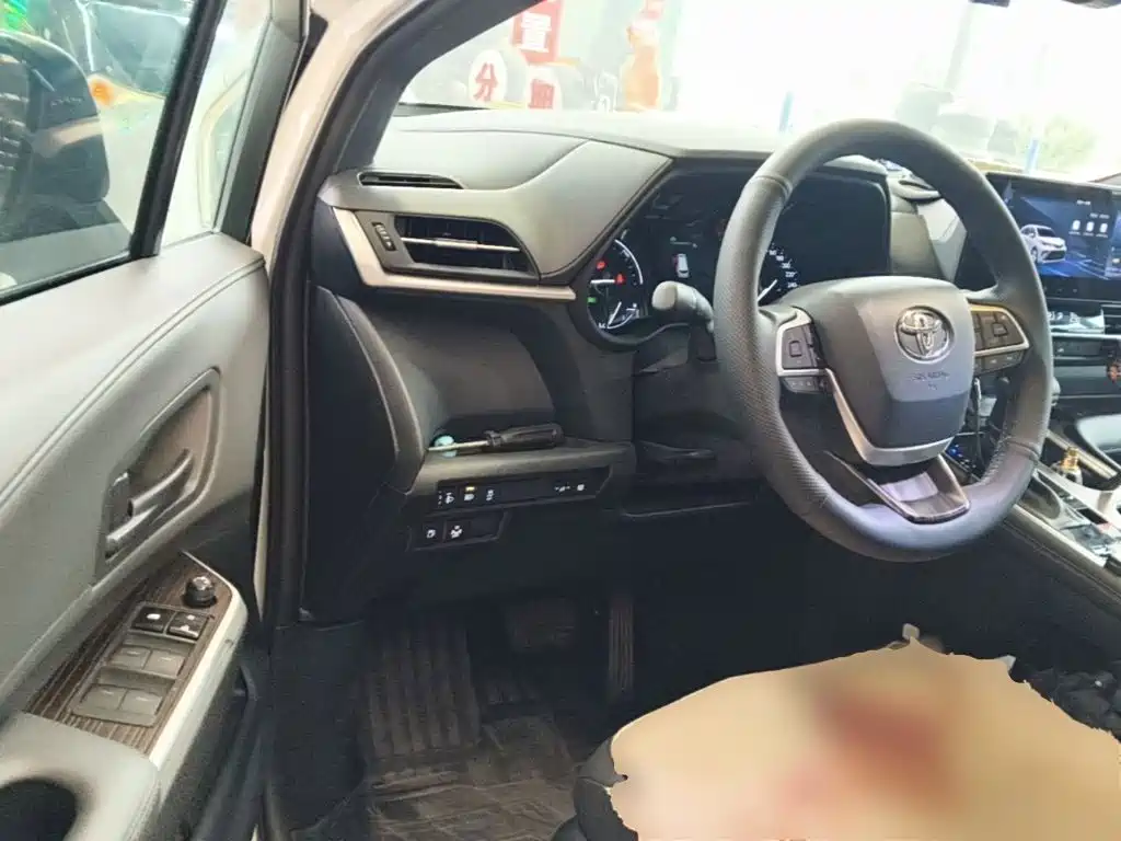Toyota Granvia — миниатюра 16