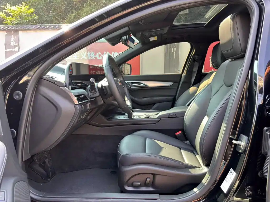 Cadillac CT5 — миниатюра 6