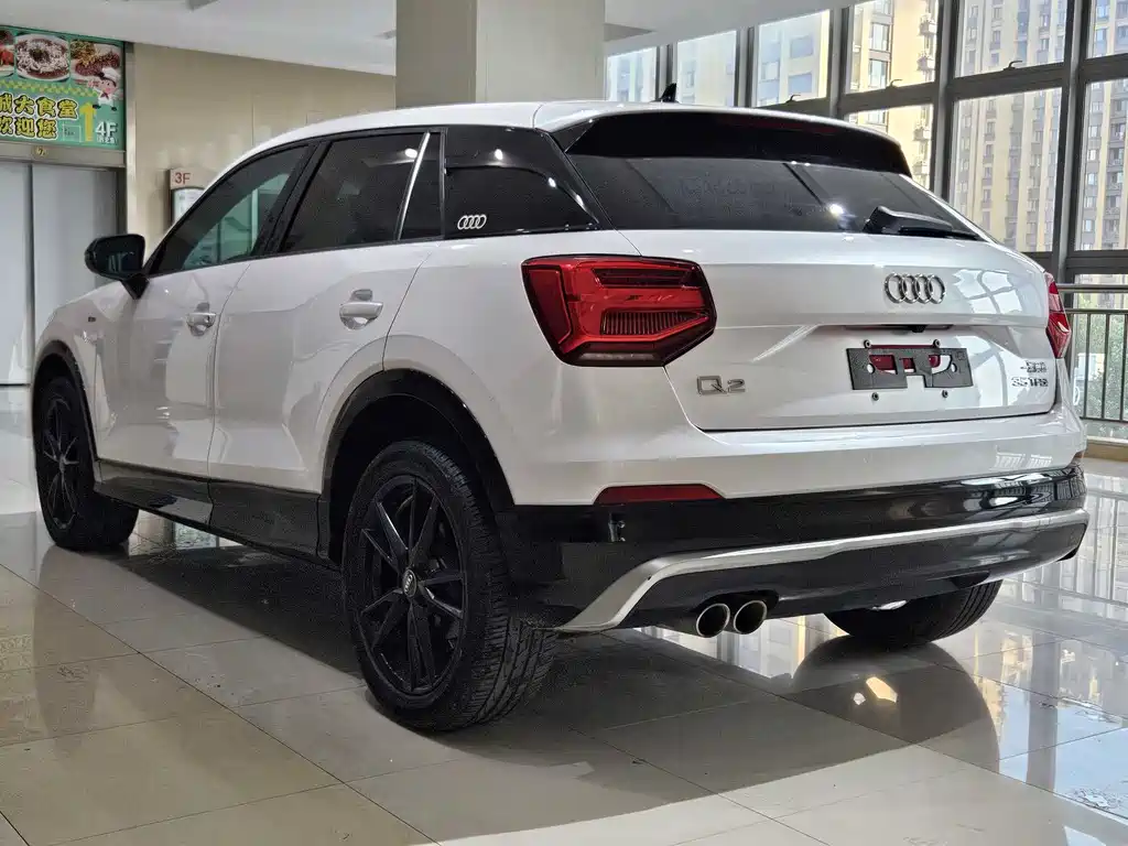 AUDI Q2L