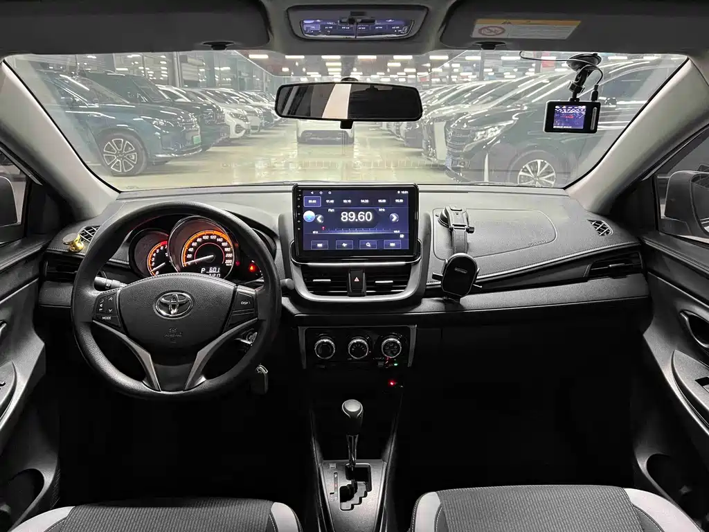 TOYOTA YARIS L ZHIXUAN