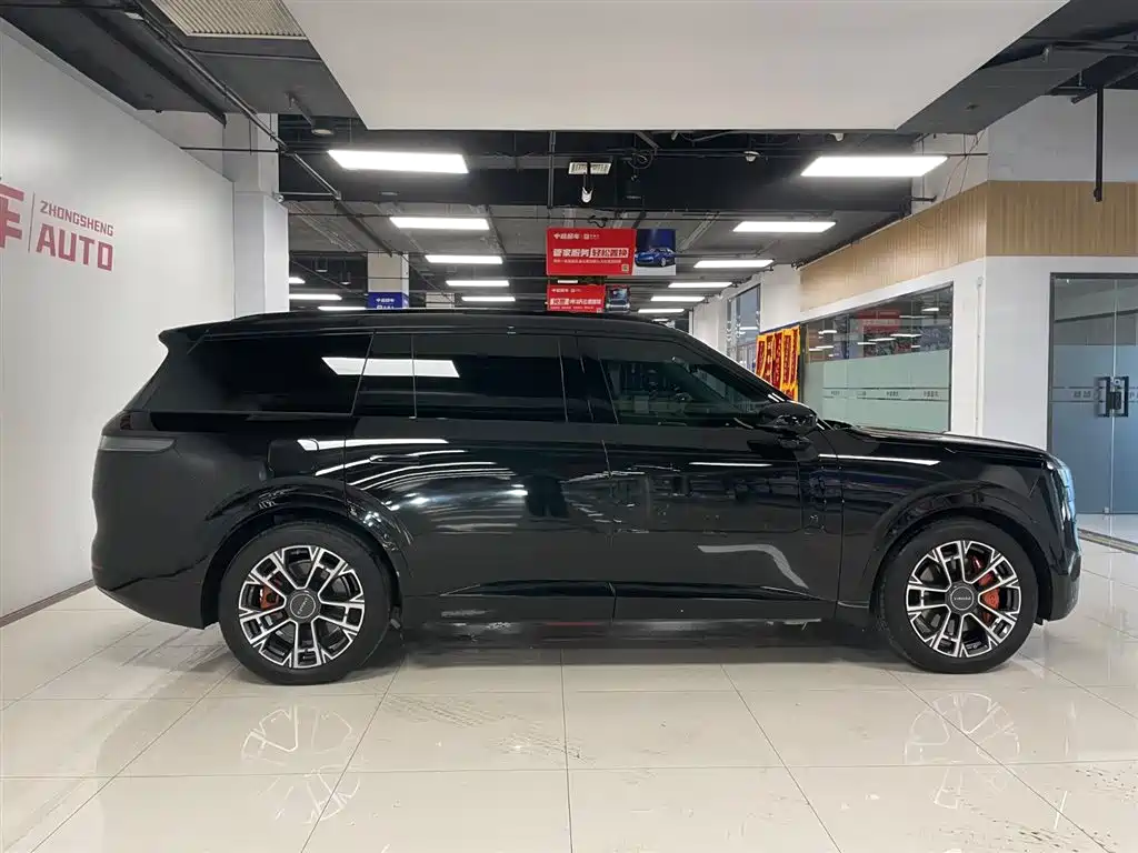 Lynk & Co 900 2025 2.0T Ultra 6 мест