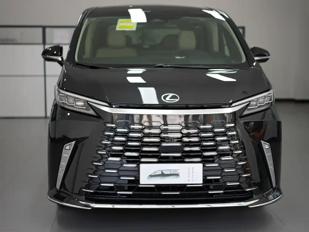 Lexus LM 2025 500h мест