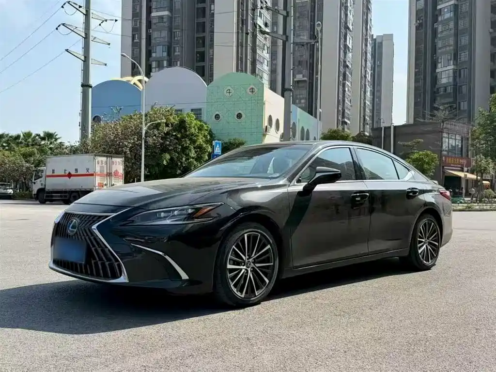 Lexus ES 2023