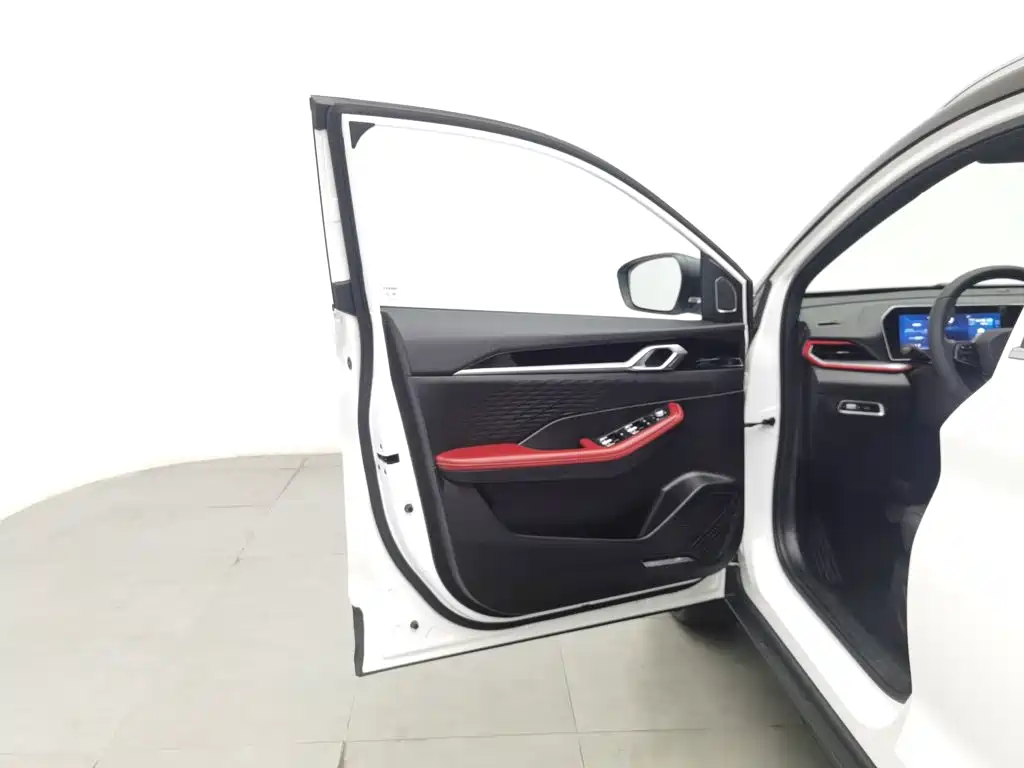 Geely Binyue — миниатюра 8