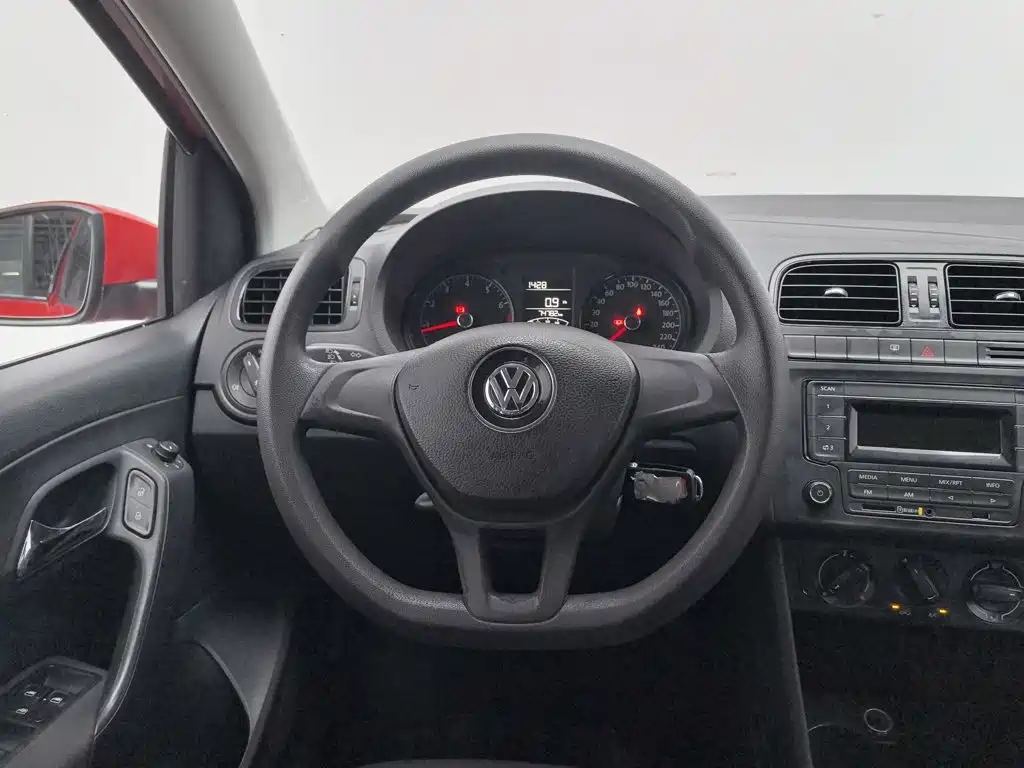 Volkswagen Polo — миниатюра 11