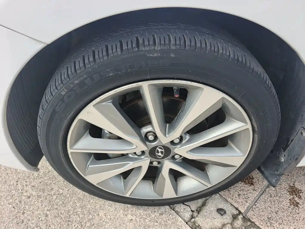 Hyundai Elantra Langdong — миниатюра 12