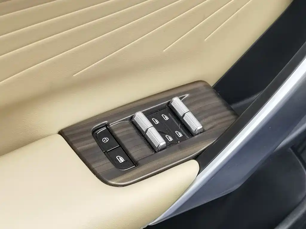 Geely Boyue L — миниатюра 9