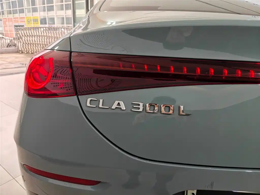 Mercedes-Benz CLA 2025 300L