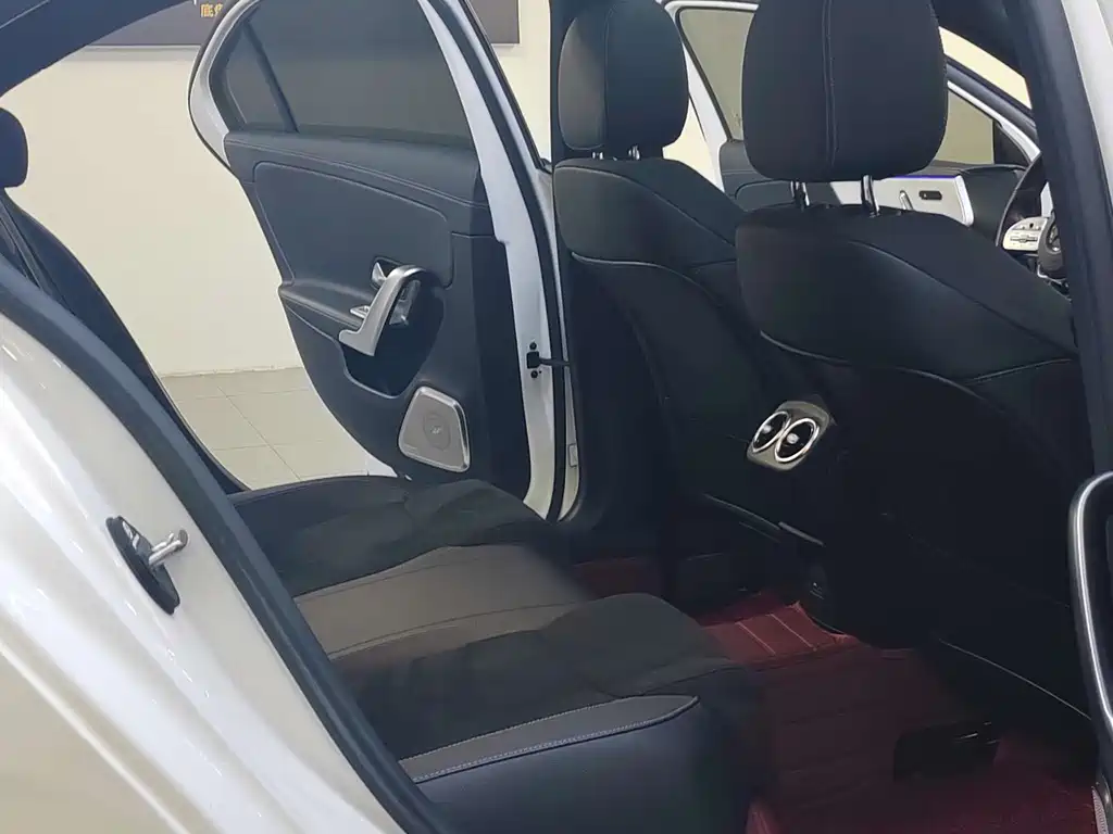 Mercedes-Benz A-Class — миниатюра 14