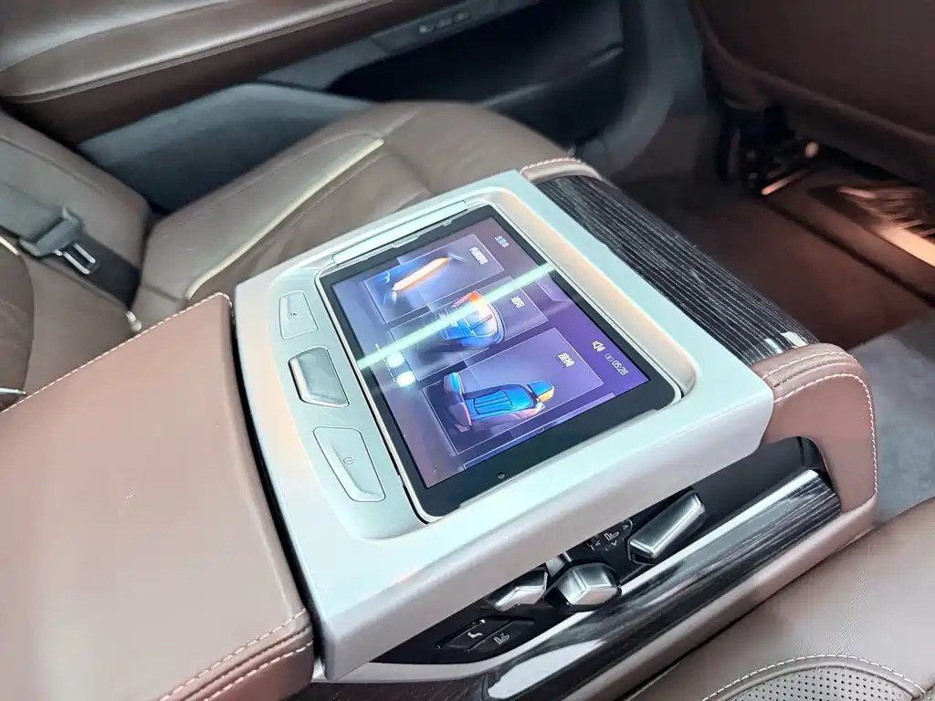 BMW 7 Series — миниатюра 18