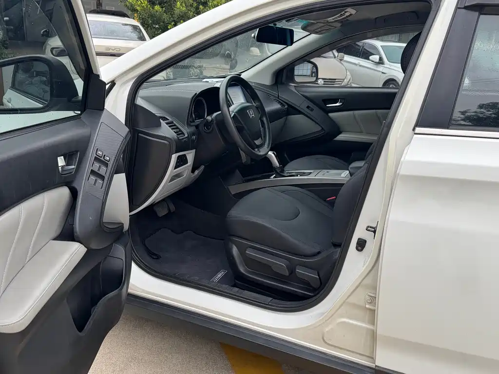 Luxgen 6 SUV 2014 1.8T