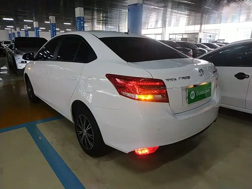 Toyota Yaris L — миниатюра 5