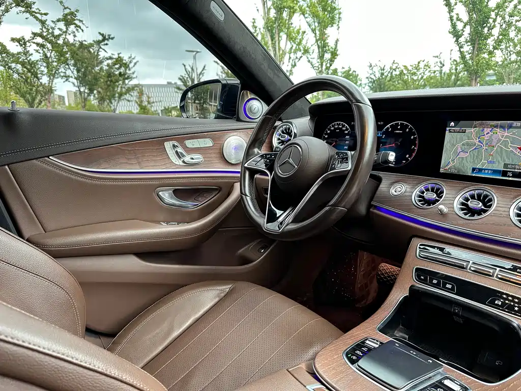 Mercedes-Benz E-Class — миниатюра 10