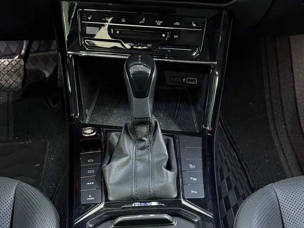 Volkswagen Passat PHEV — миниатюра 9
