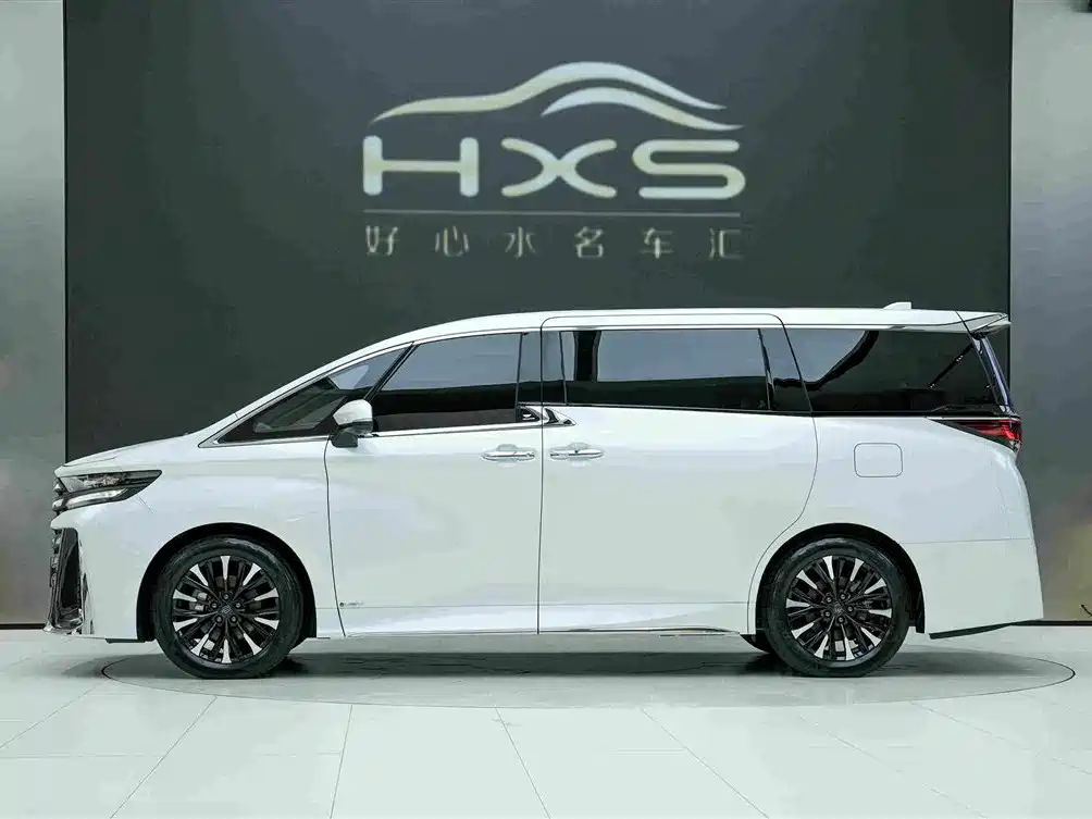 Toyota Vellfire — миниатюра 3