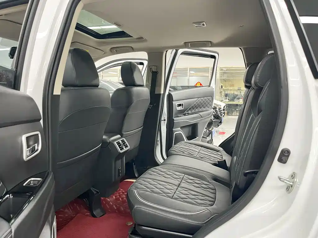 Mitsubishi Outlander — миниатюра 8