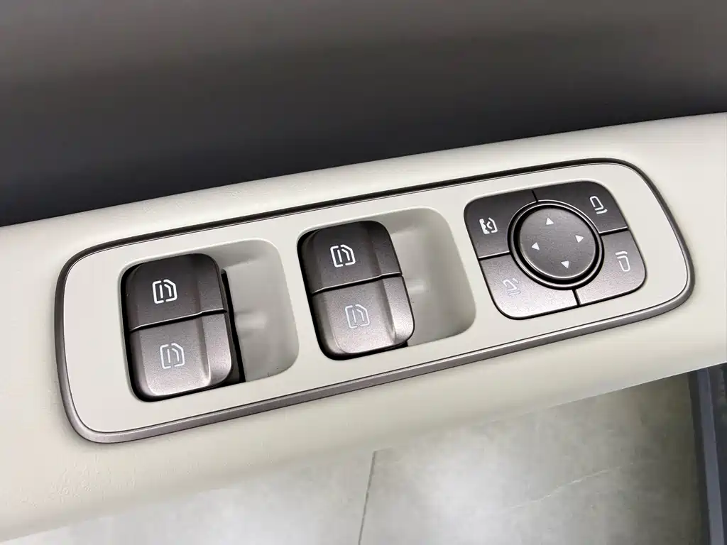 Li Auto Идеальный i6 — миниатюра 27
