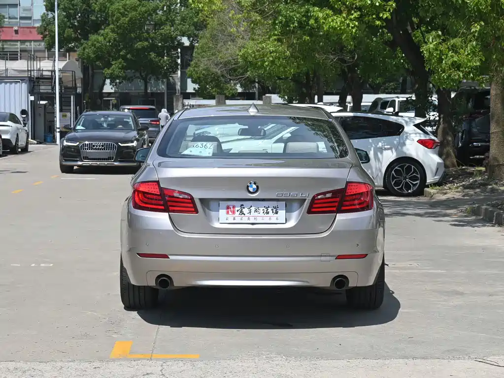 BMW 5 Series — миниатюра 4