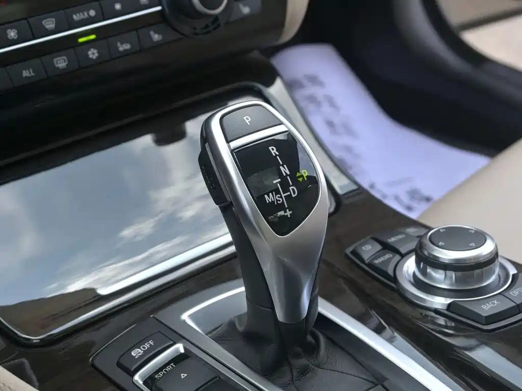 BMW 5 Series — миниатюра 14