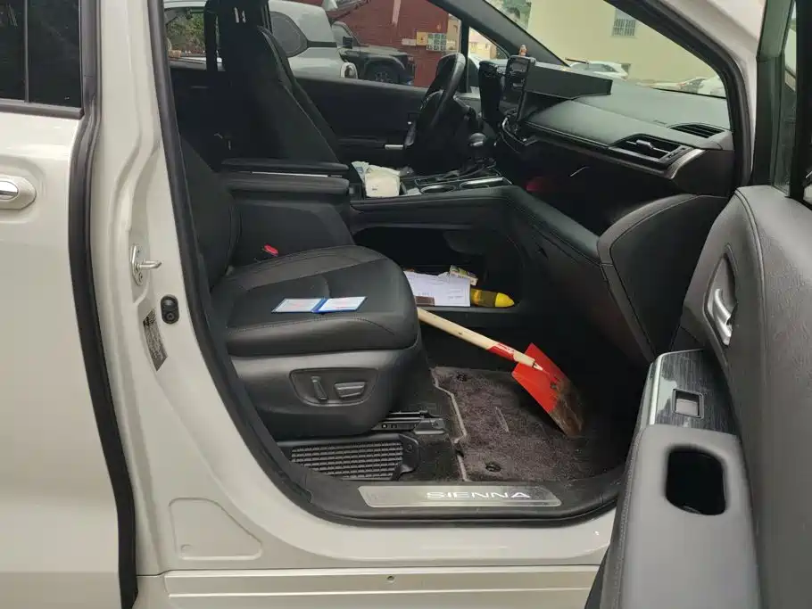 Toyota Sienna — миниатюра 8