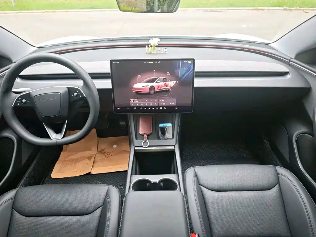 Tesla Model 3 — миниатюра 7